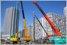 ビル解体後のくい抜き作業