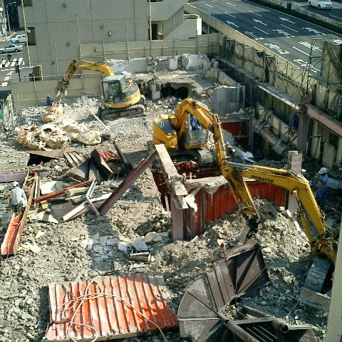 ビル解体（重機楊重）
